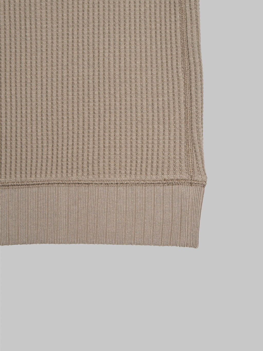 Jackman Waffle Midneck Sweater Taupe hem