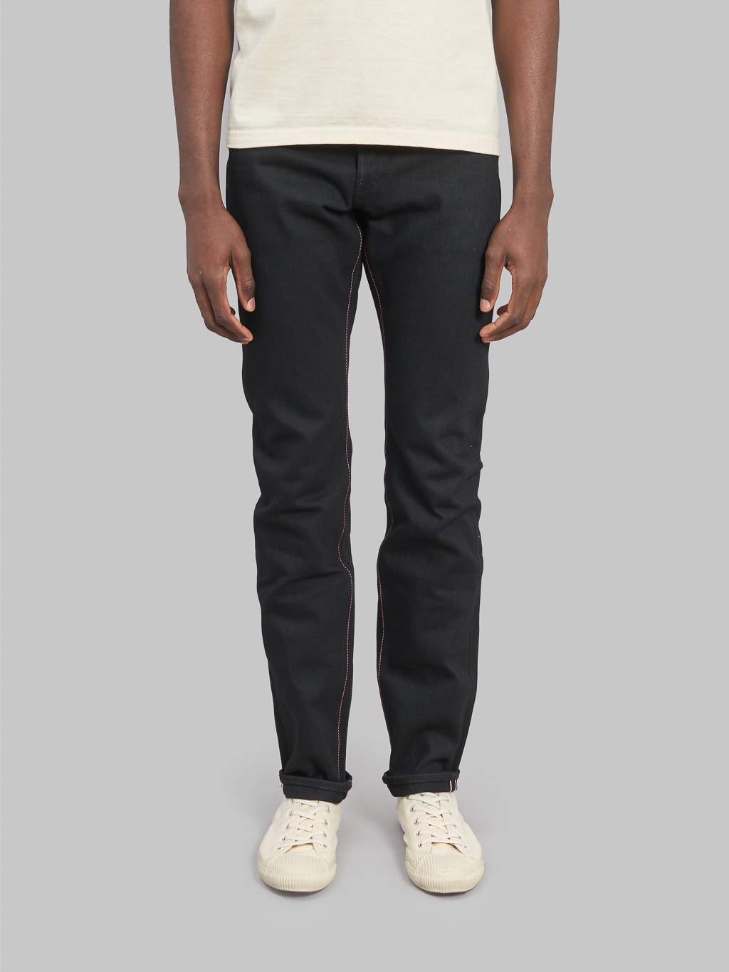 Momotaro 0605 B Black x Black Natural Tapered Jeans front look