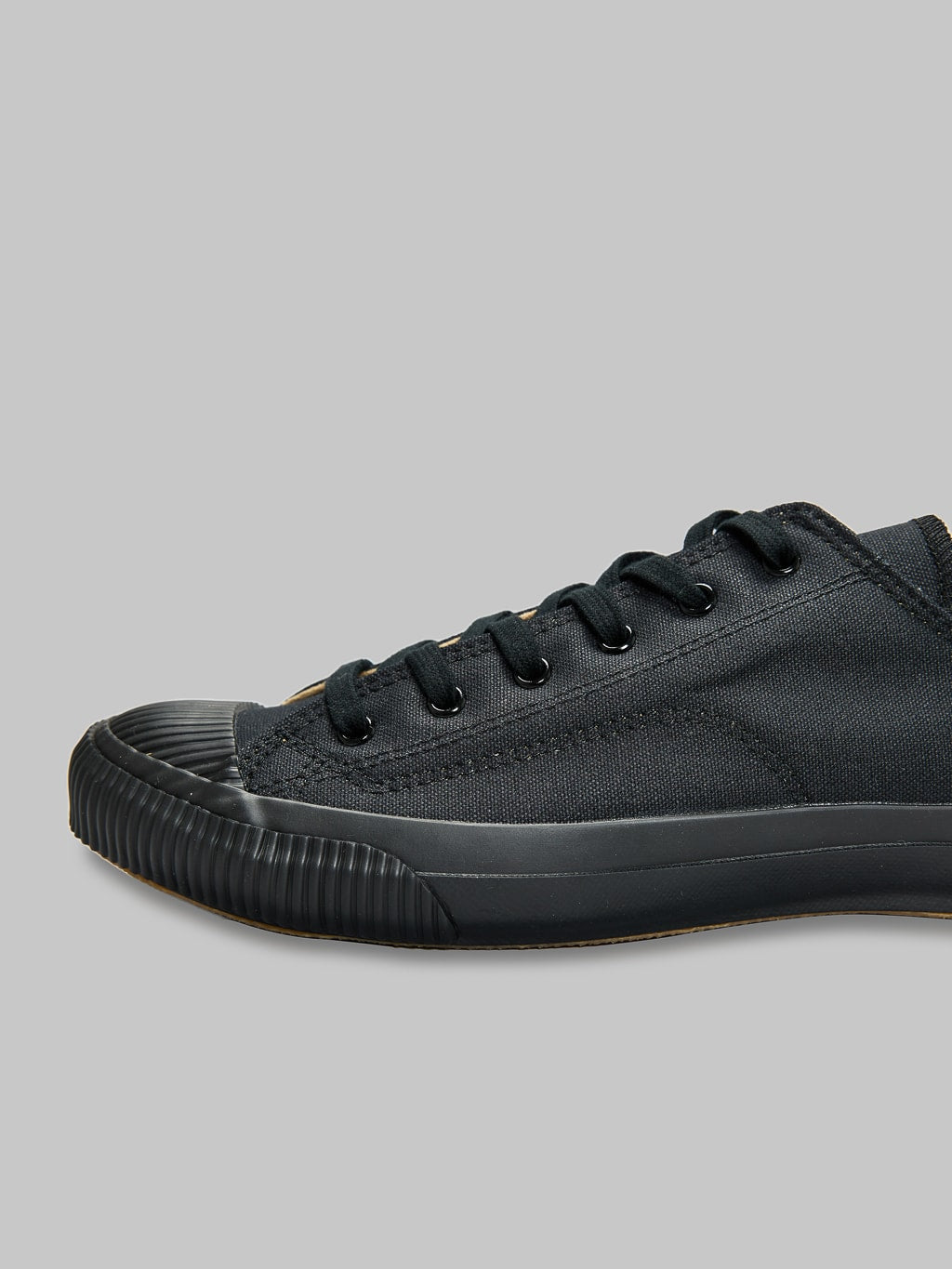 Pras shellcap low sneakers kuro black sole