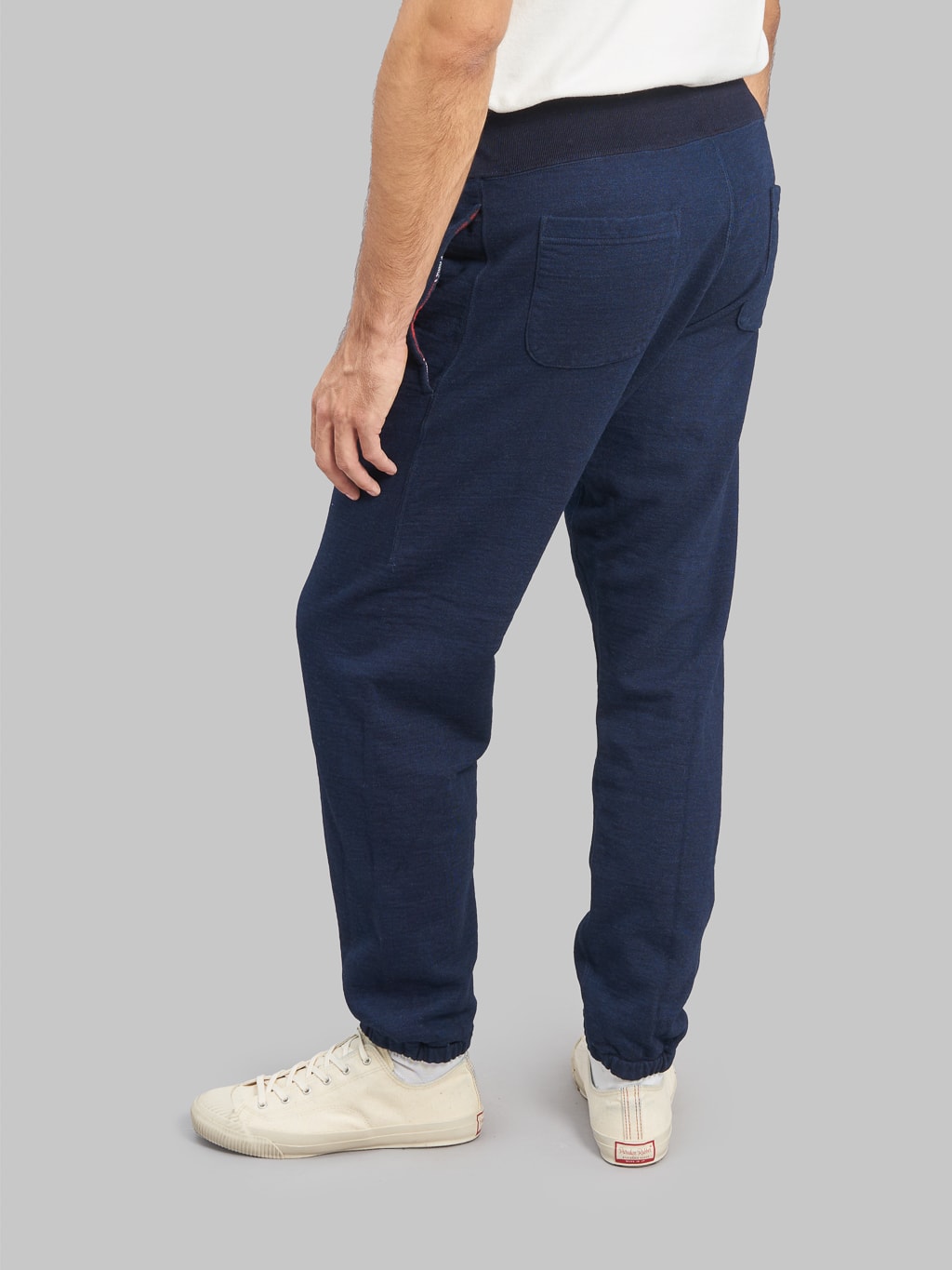 ues sweat pants indigo cotton model fitting
