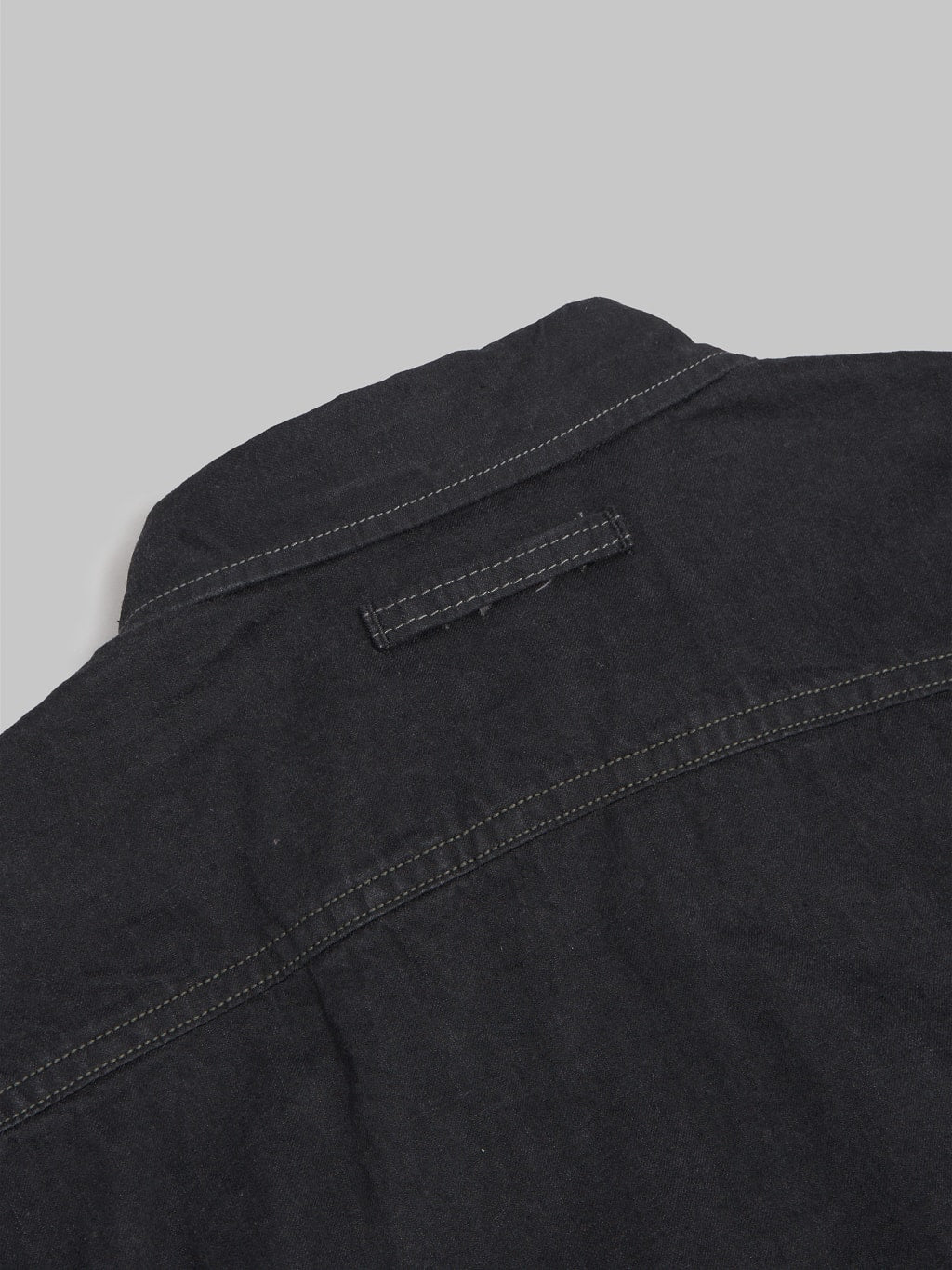 UES traveling shirt black collar back detail