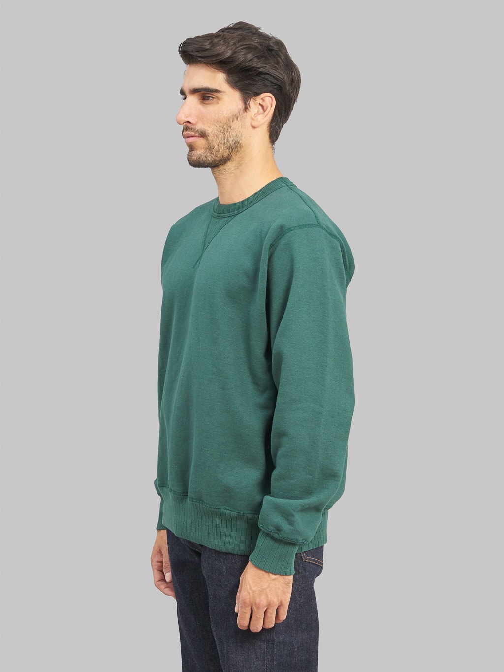 Whitesville Loopwheel Sweatshirt Green model side fit