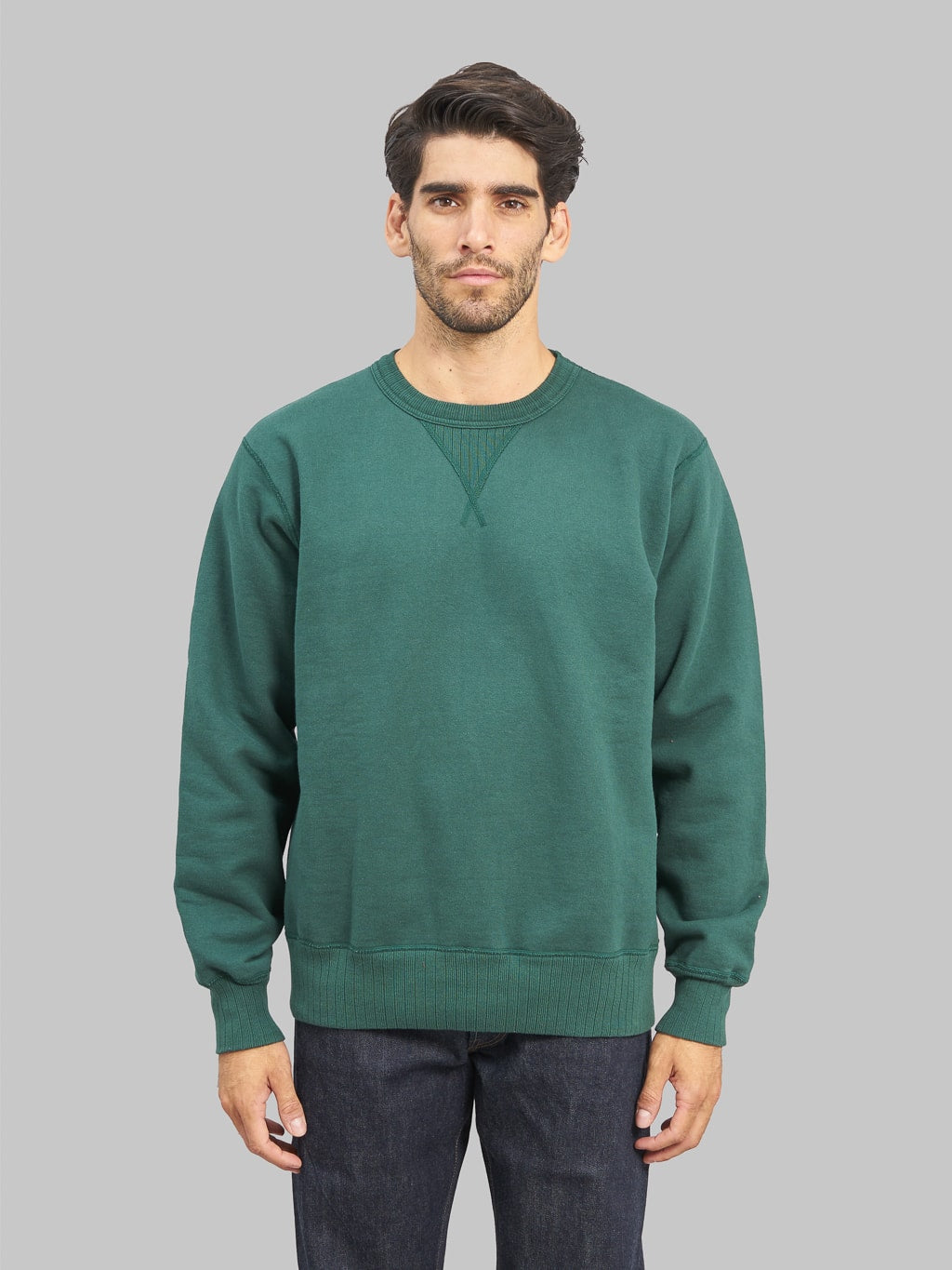 Whitesville Loopwheel Sweatshirt Green model front fit