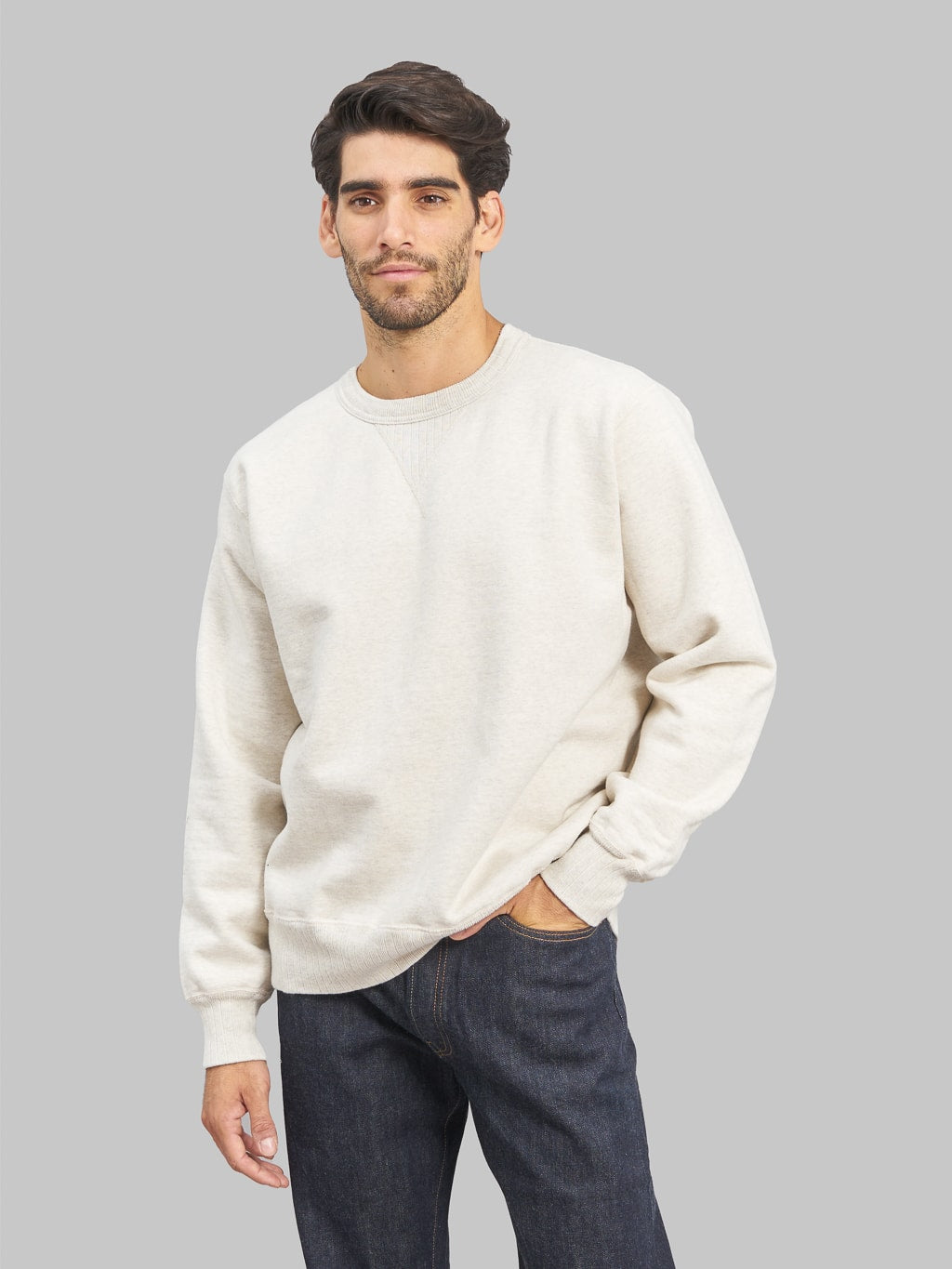 Whitesville Loopwheel Sweatshirt oatmeal model front fit