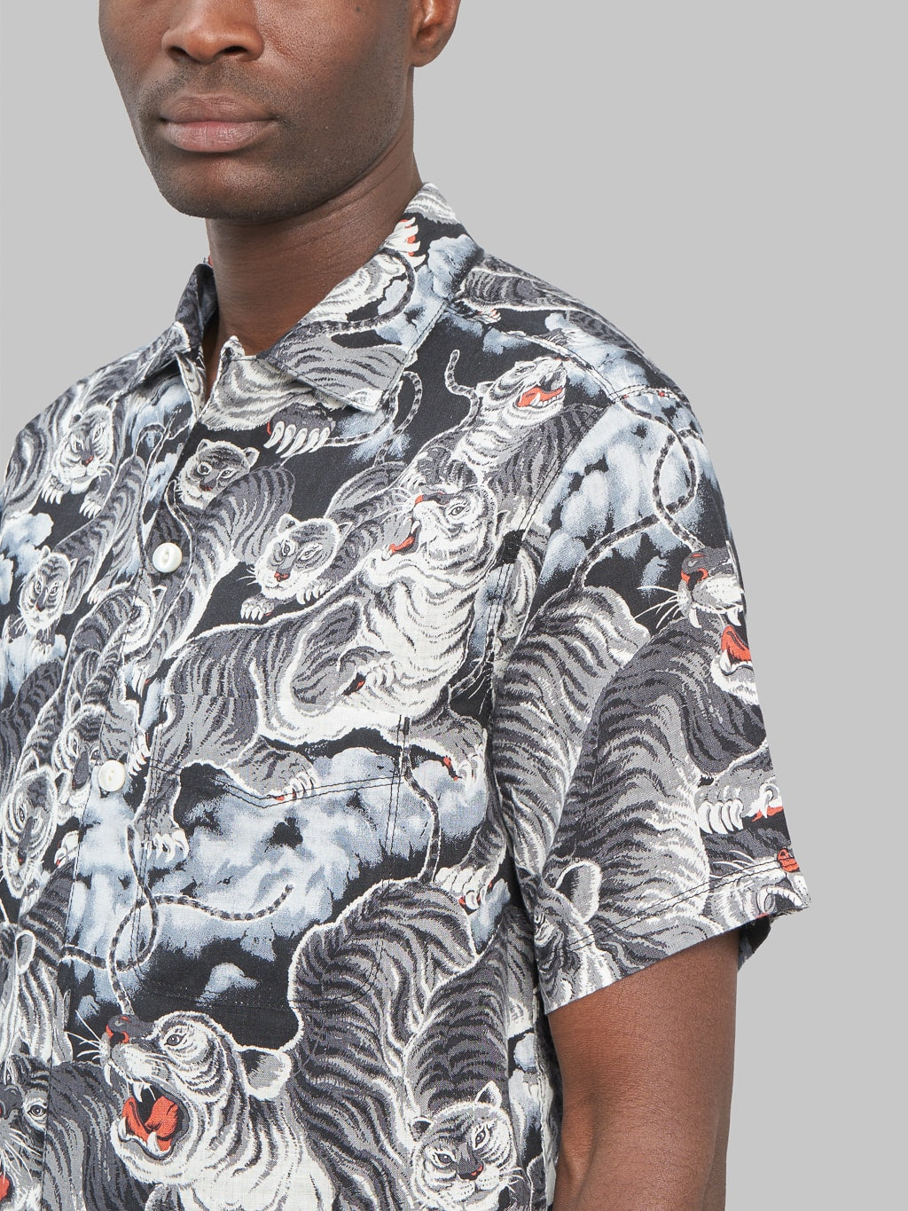 freenote cloth black tigers aloha shirt linen  chest details
