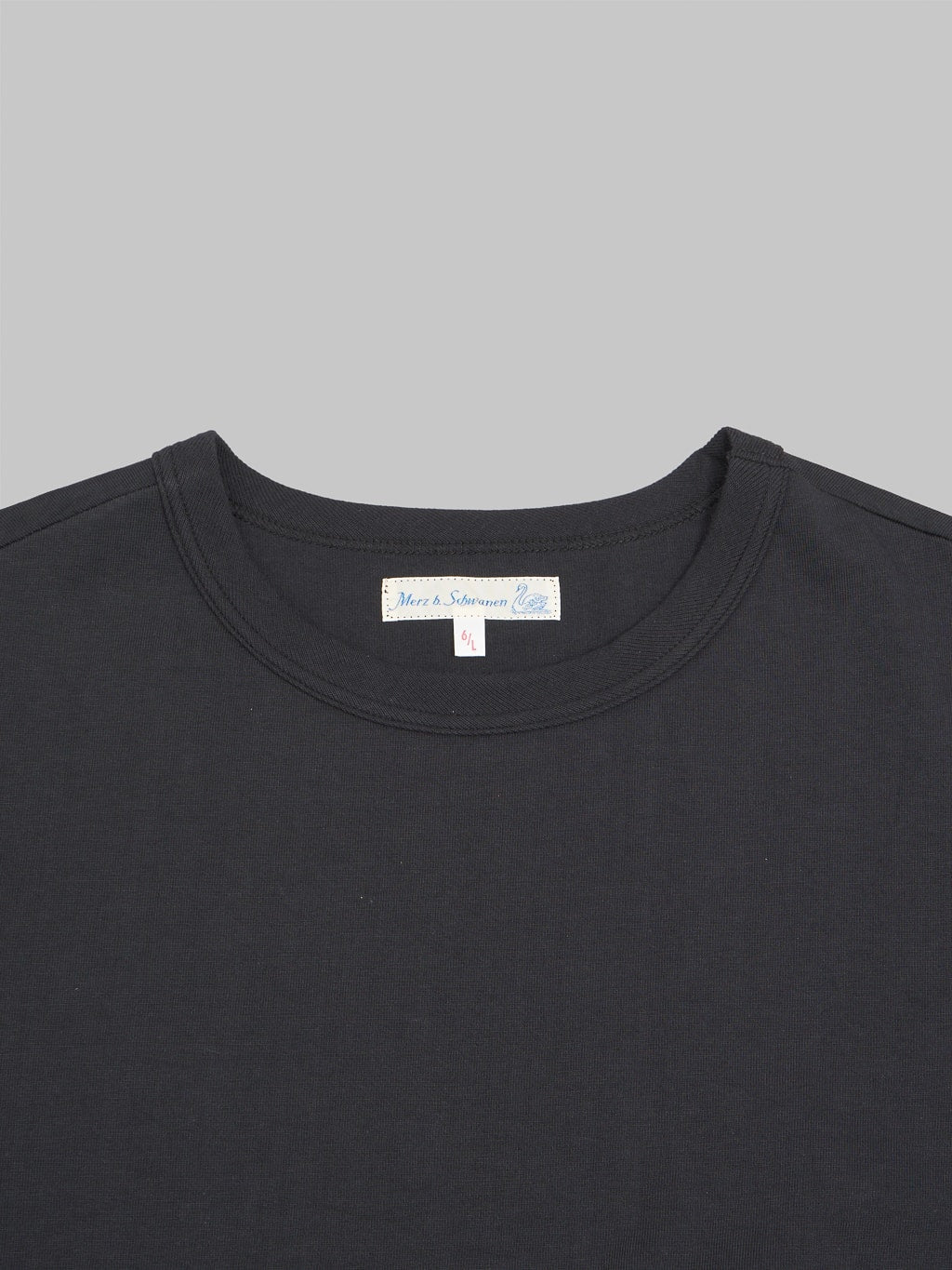 merz b schwanen 214 heavyweight loopwheeled Tshirt relaxed fit charcoal collar