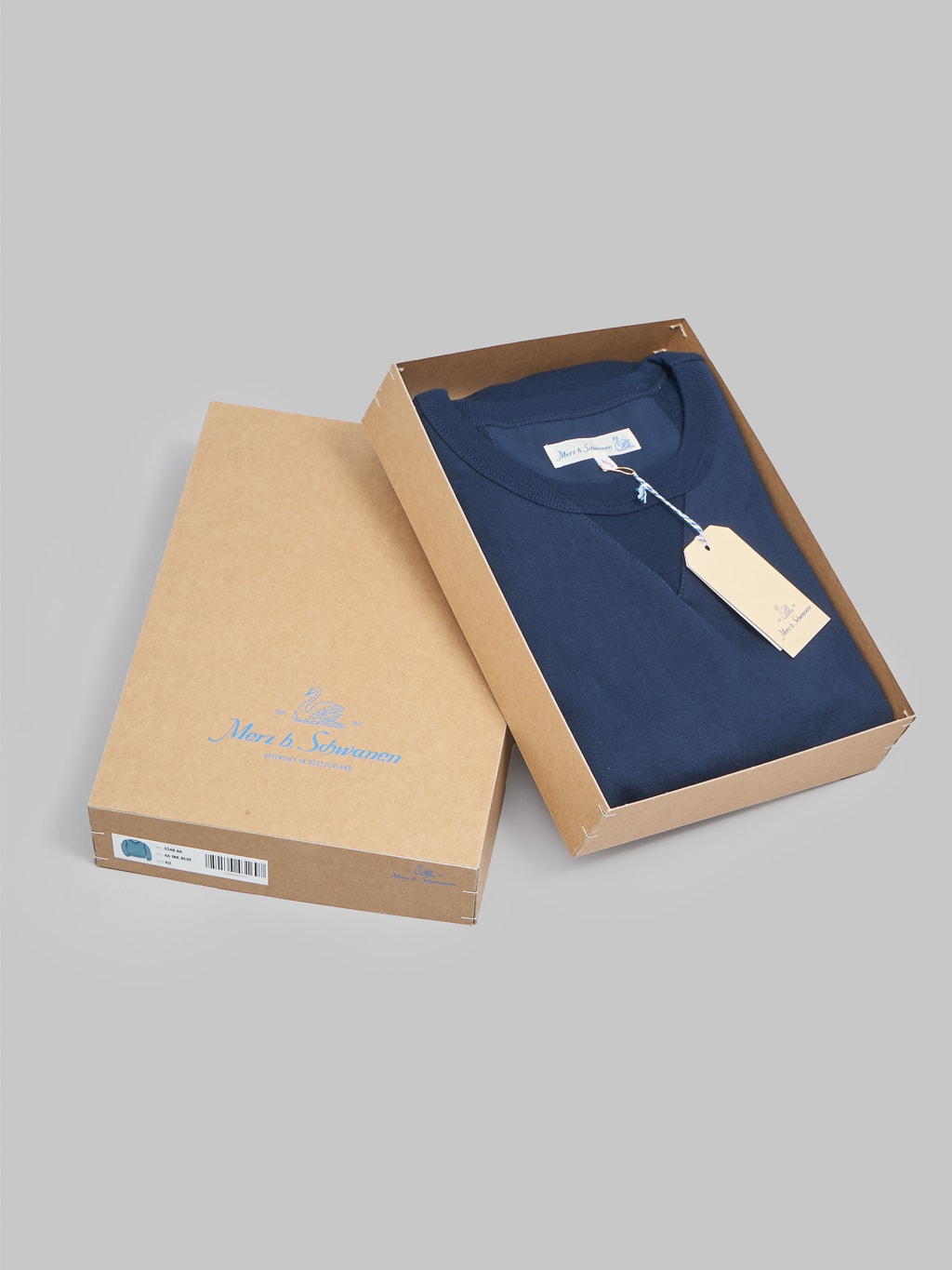 Merz B Schwanen loopwheeled swearshirt heavy ink blue packaging box