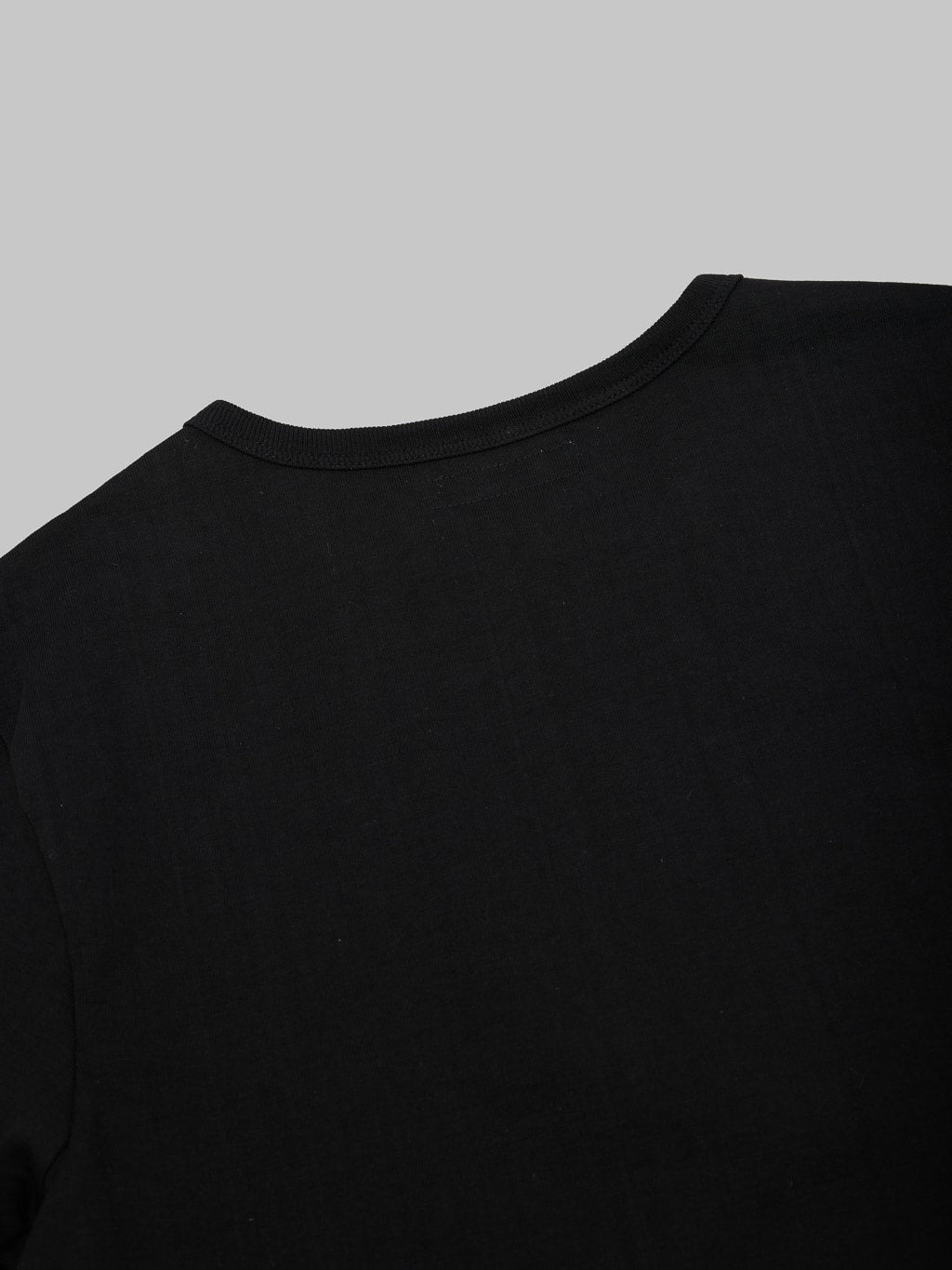 merz b schwanen good originals loopwheeled Tshirt classic fit black back collar