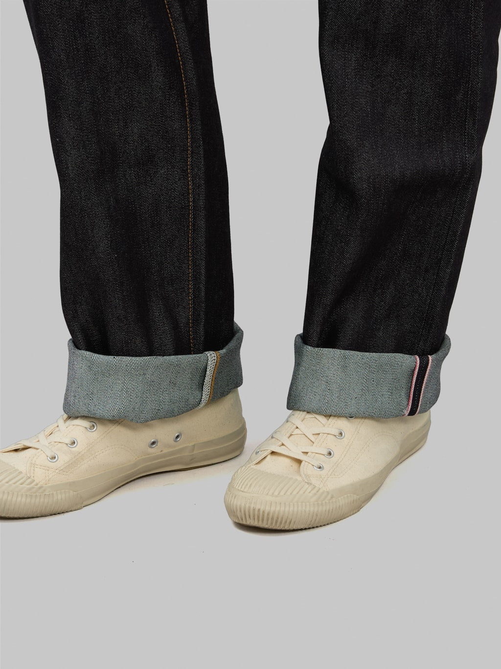 momotaro 15oz 100 silk straight selvedge jeans closeup