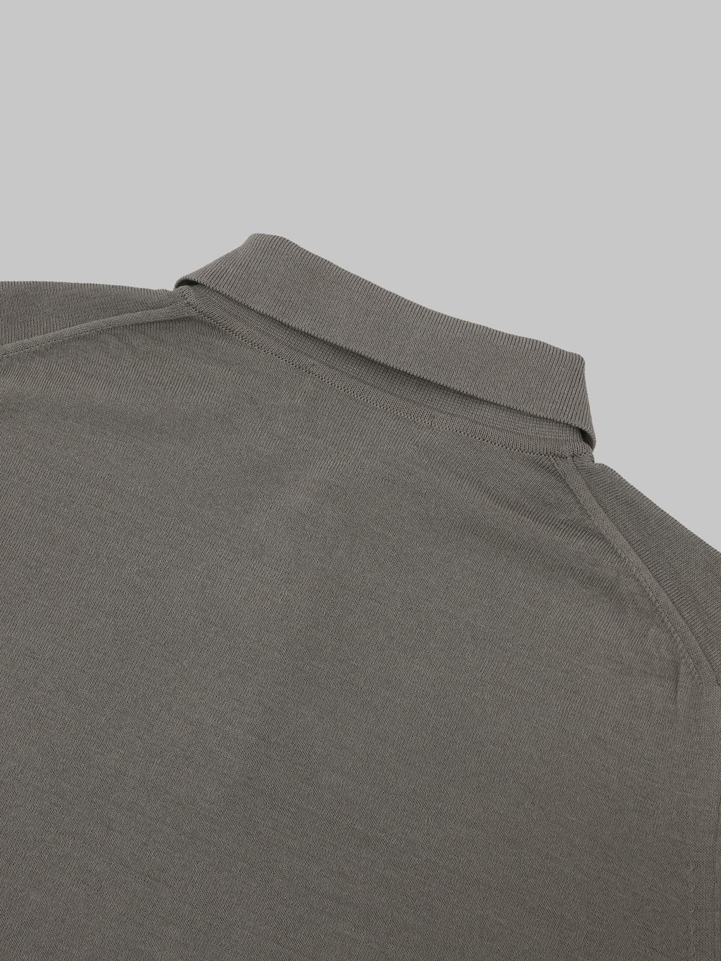 Mooncastle 12G Ice Cotton Polo Charcoal collar back