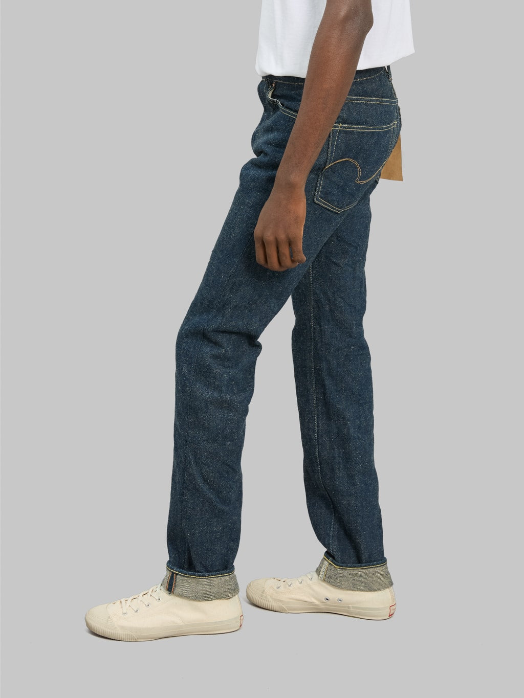 oni 246 secret denim ecru weft 20oz neat straight jeans fitting