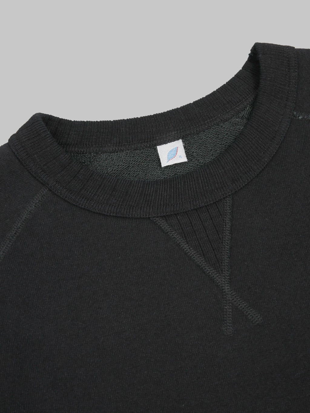 Pure Blue Japan 5409 IDBK Yarn Dyed Sweatshirt Indigo Black V detail