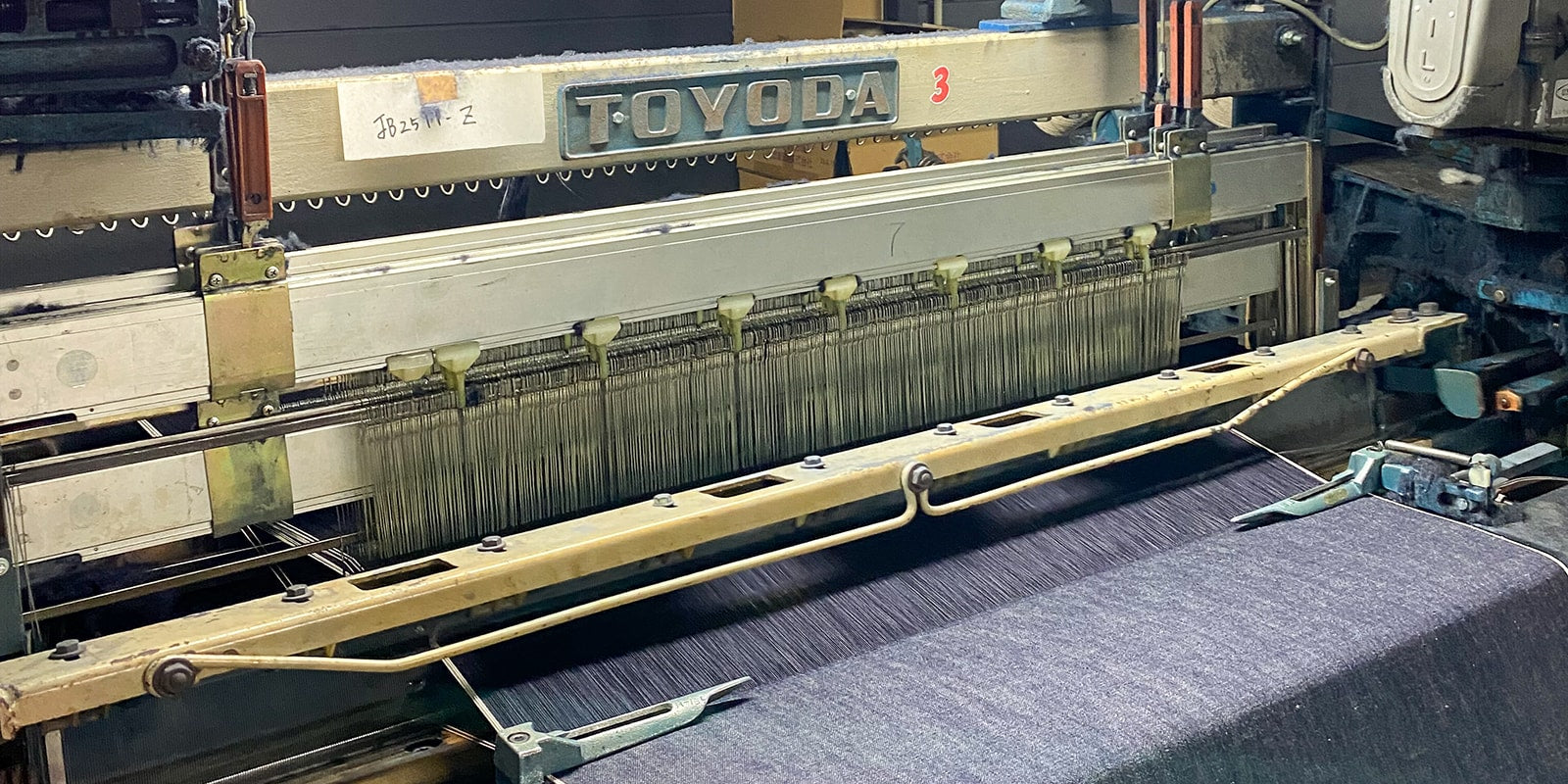 Redcast Heritage vintage shuttle loom weaving Momotaro denim