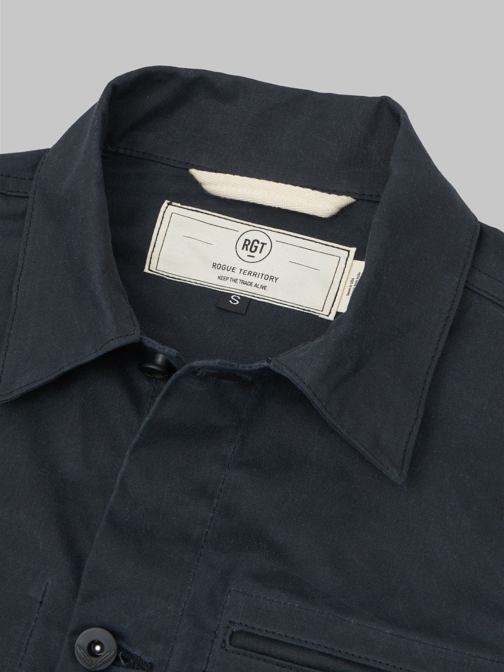 rogue territory waxed canvas supply jacket black ridgeline collar closeup
