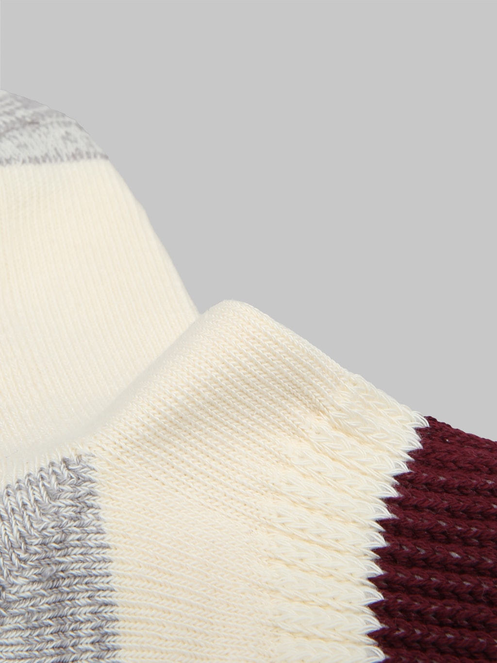 rototo coarse ribbed oldschool crew socks bordeaux texture