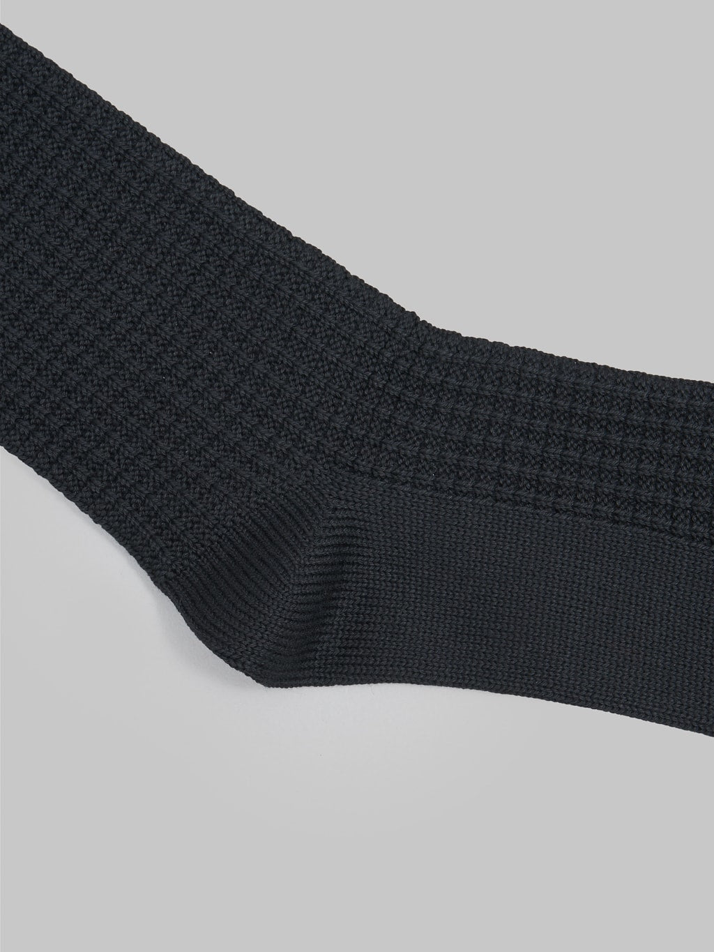 rototo cotton waffle crew socks black heel
