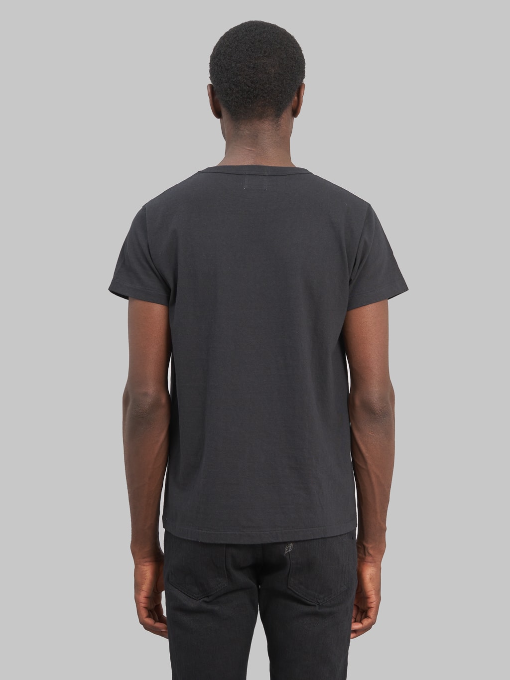 Samurai jeans crew neck tubular tshirt black model back fit