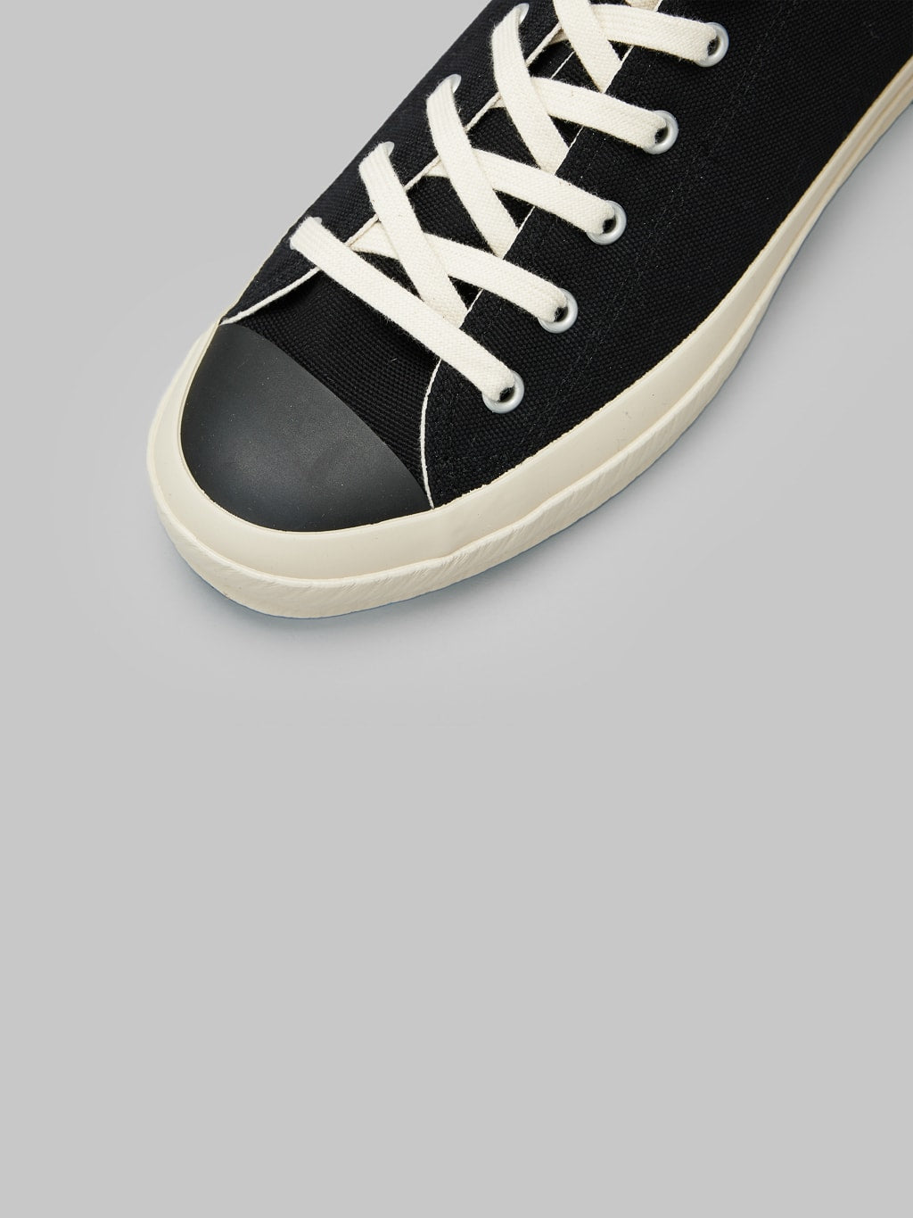 Shoes like pottery low sneaker black reinforced toe