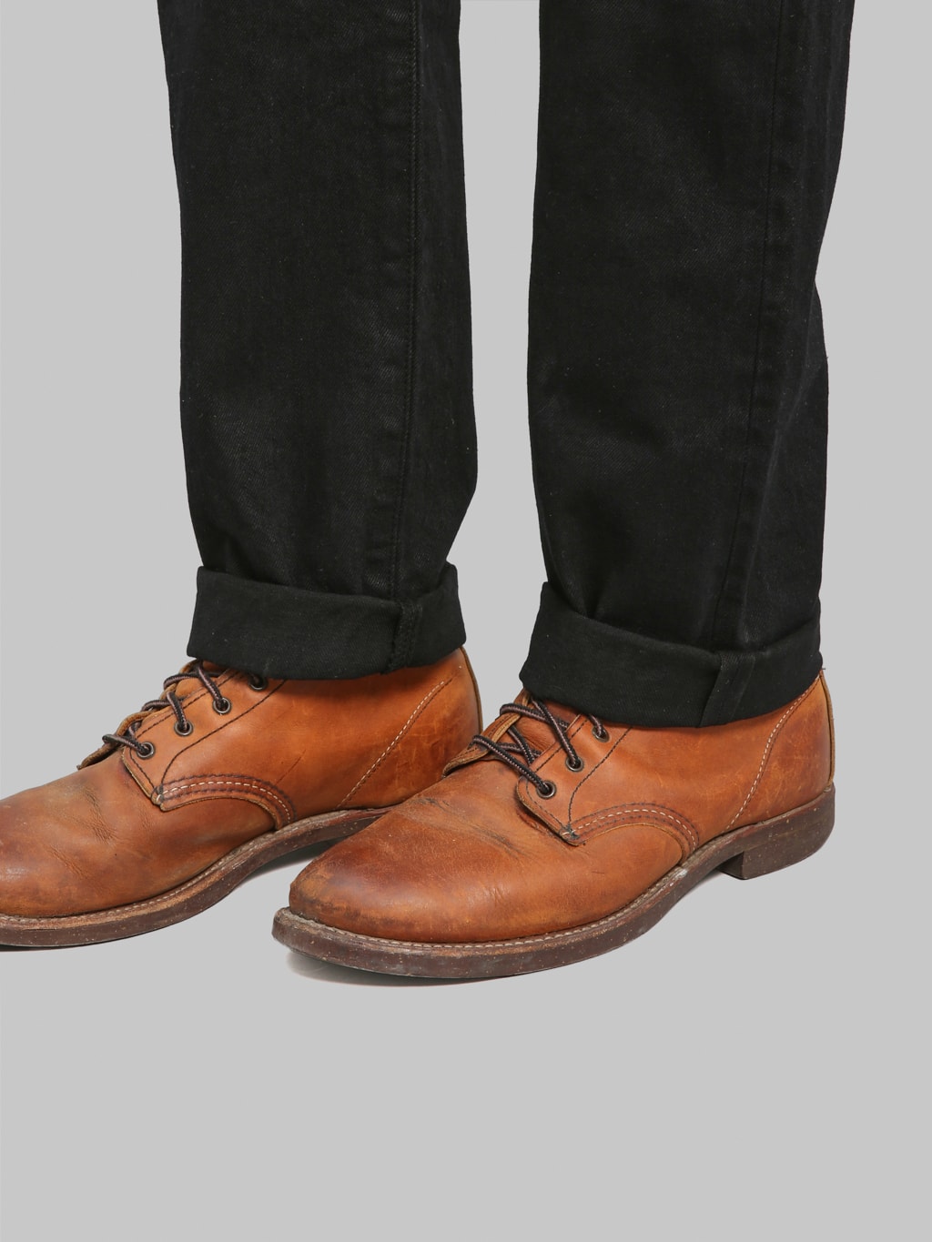 Studio DArtisan D1899 Kyoto Super Black Dyed Relaxed Tapered Jeans folded