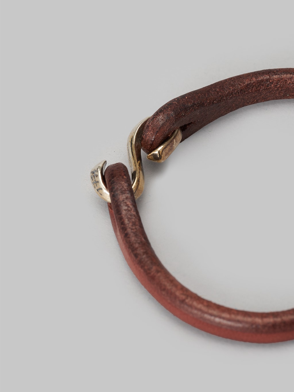 the flat head leather and silver single bracelet brown clasp