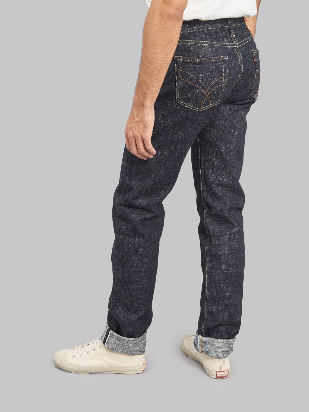 the strike gold 7104 ultra slubby straight tapered jeans  fitting