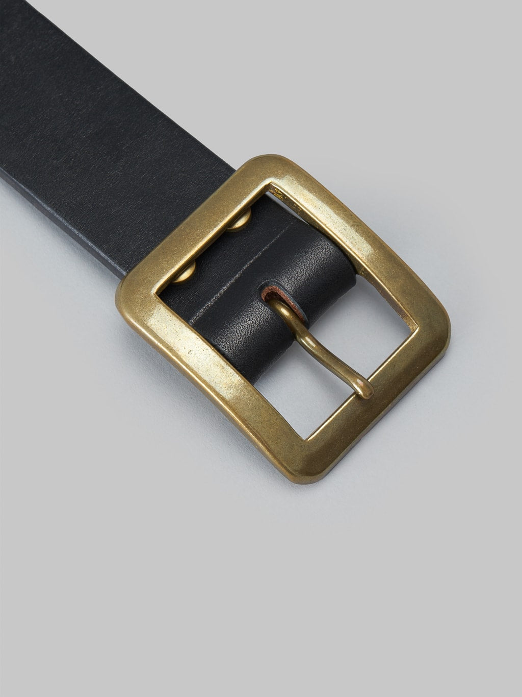 the strike gold leather black belt brass buckle