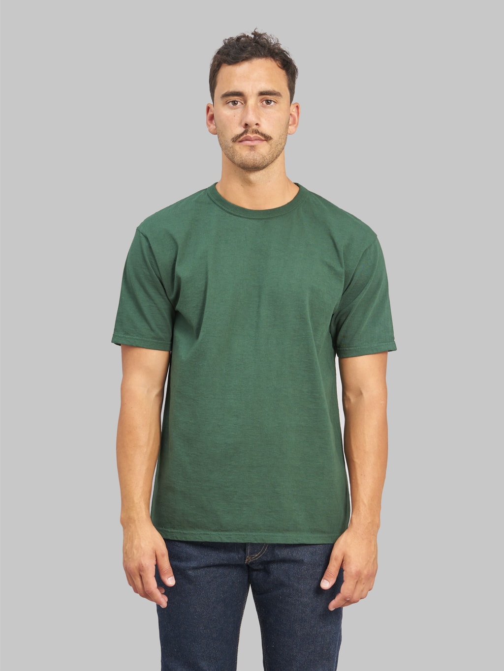 the strike gold loopwheel tshirt green model front fit