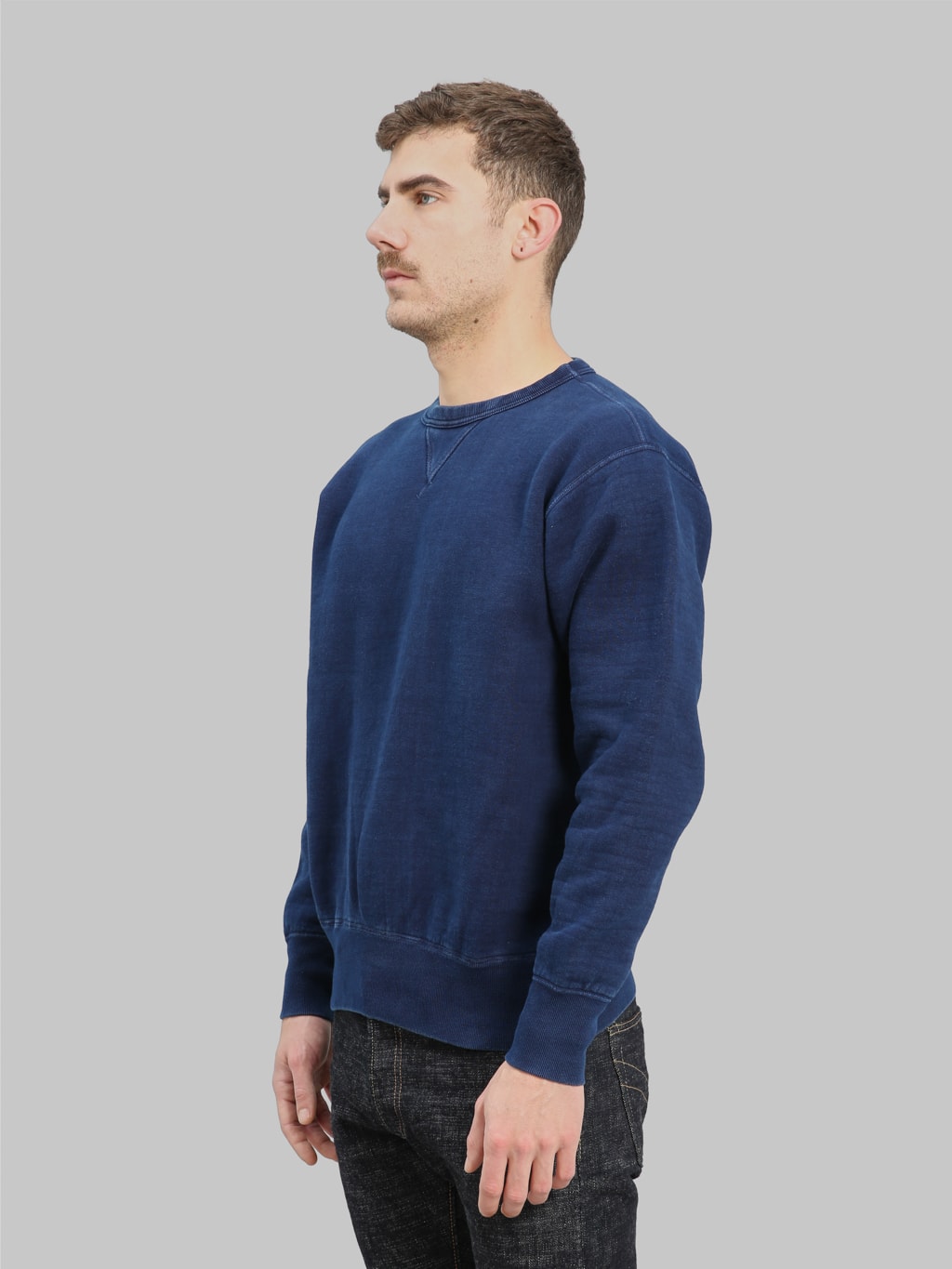 the strike gold loopwheeled sweatshirt indigo side fit