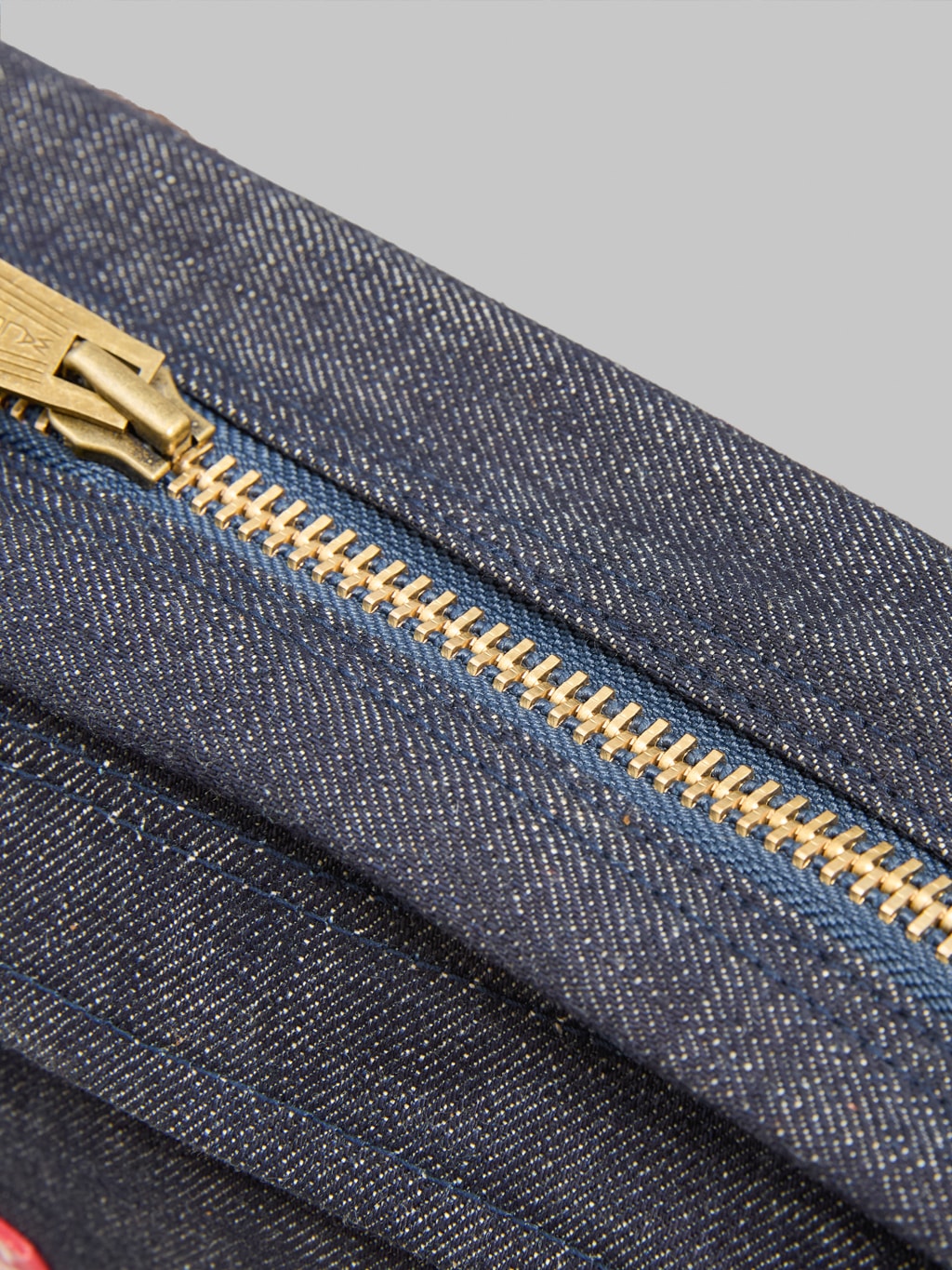 UES Body Bag Denim texture