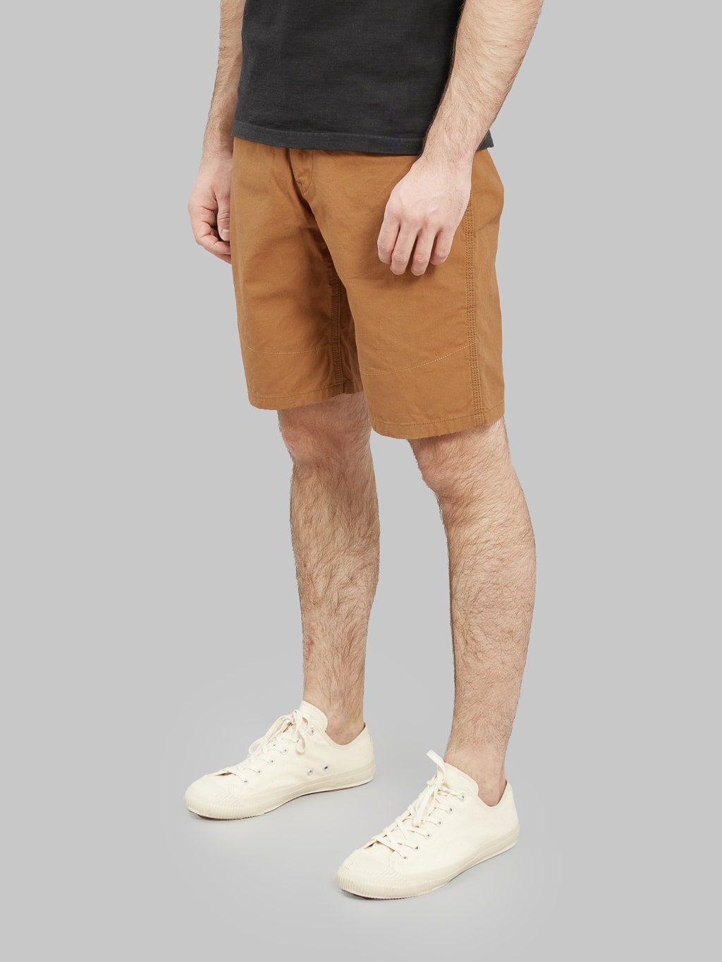 UES Duck Canvas Short Pants Brown Model Side fit