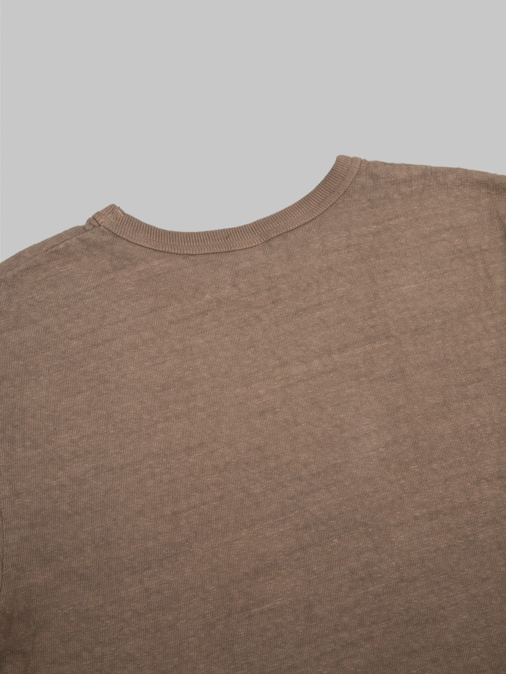 UES No8 Slub Nep Short Sleeve TShirt Coffee back collar
