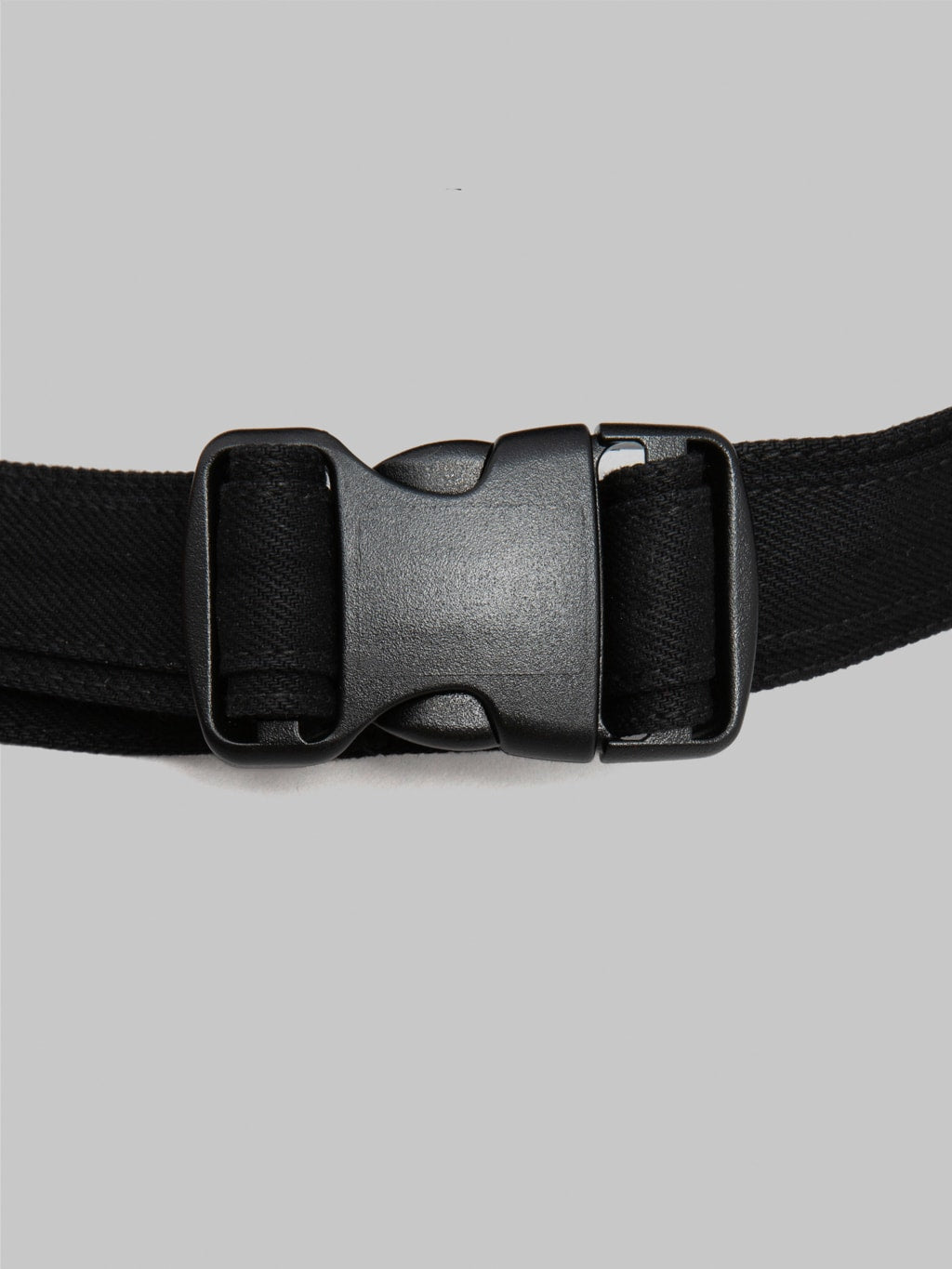 UES Waist Bag Black adjuster