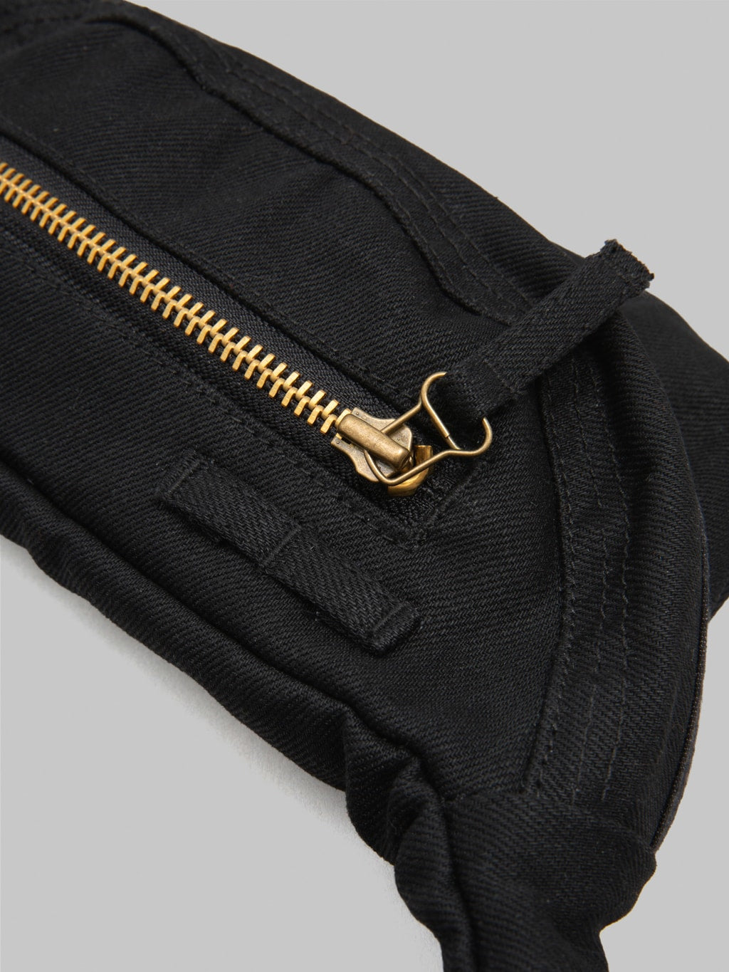 UES Waist Bag Black details