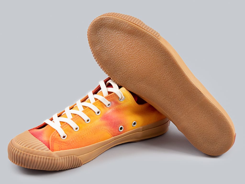 Pras Shellcap LowSneakers Mura uneven dye orange x gum sole detail