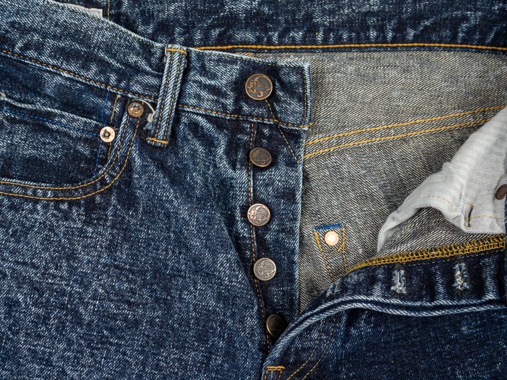 Tanuki Natural Acid Wash High Tapered Jeans Buttons