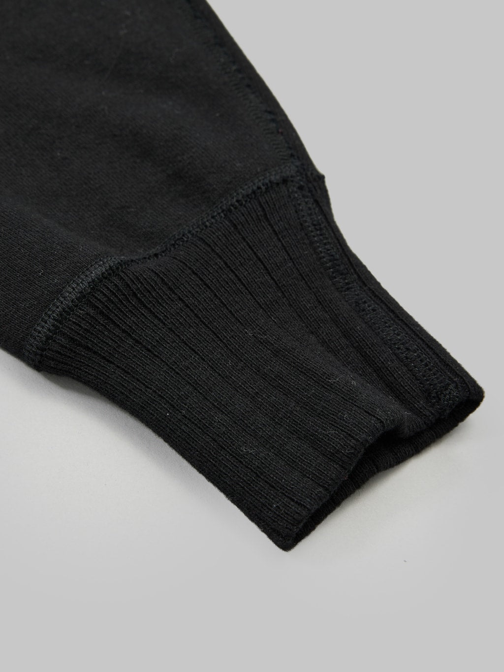 Whitesville cotton Loopwheel Sweatshirt Black  cuff closeup
