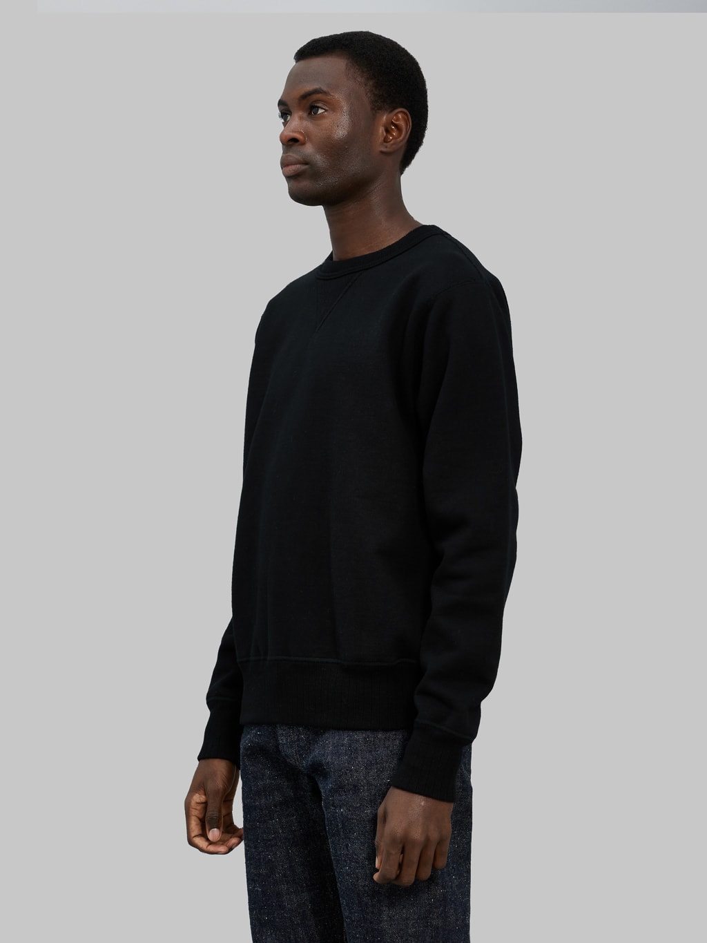 Whitesville cotton Loopwheel Sweatshirt Black  model side fit