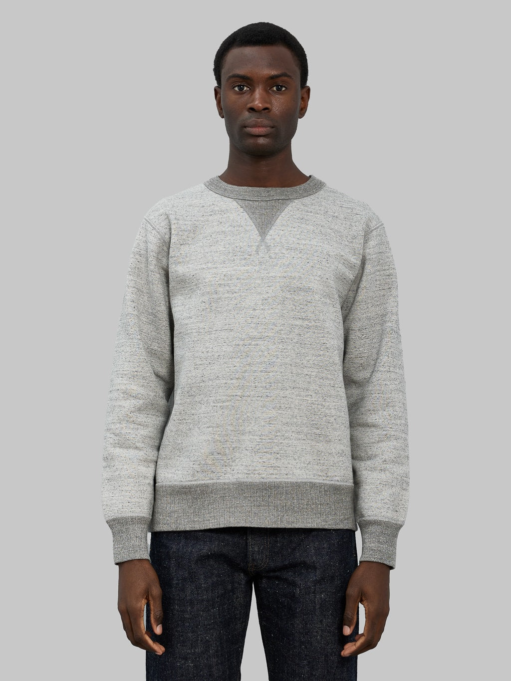 Whitesville Loopwheel Sweatshirt heather grey model front fit