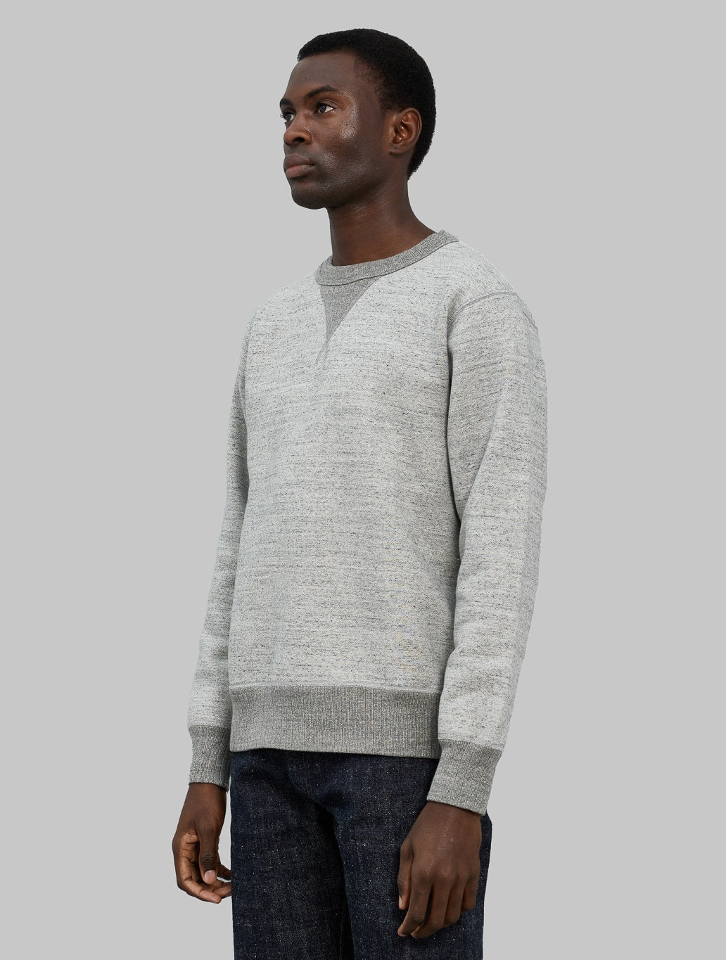 Whitesville Loopwheel Sweatshirt heather grey model side fit