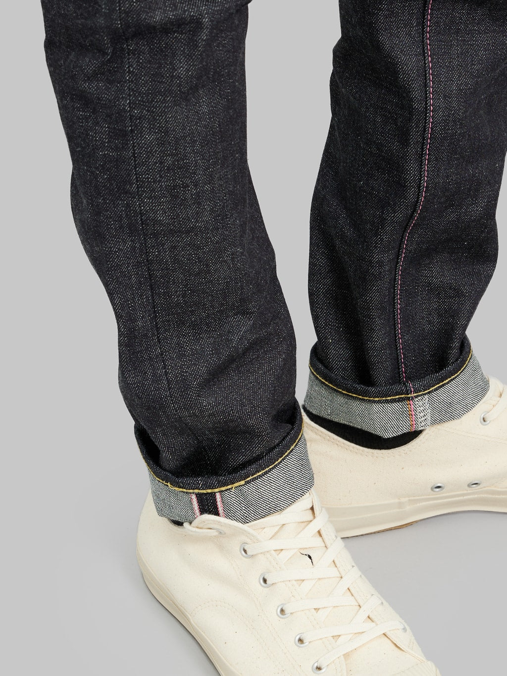 momotaro jeans 0405 v selvedge denim high tapered selvedge closeup