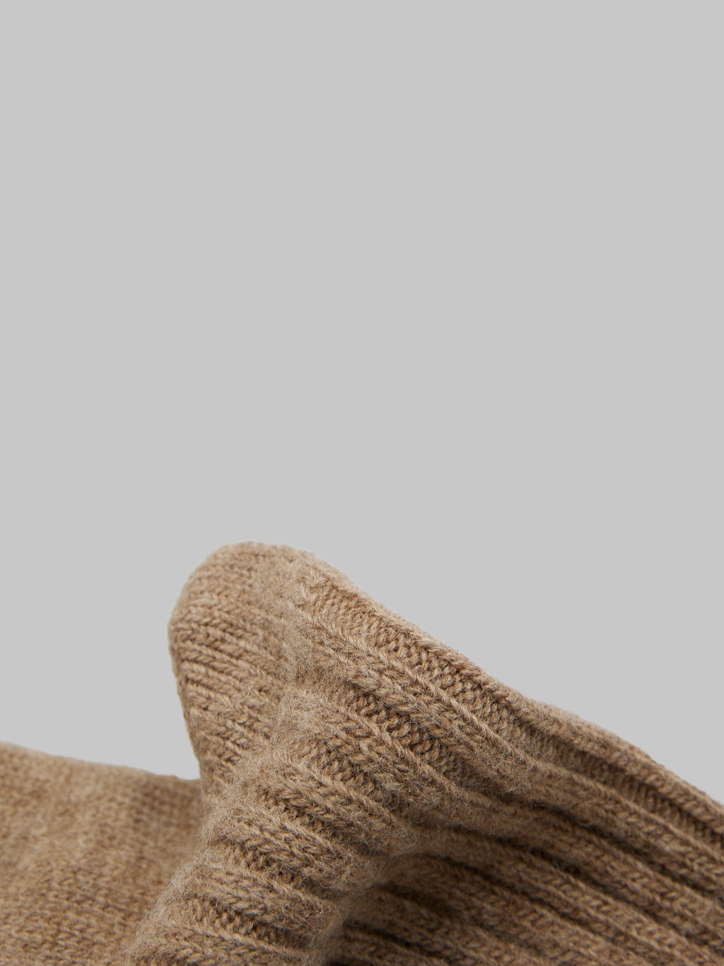 nishiguchi kutsushita praha wool ribbed socks beige soft texture