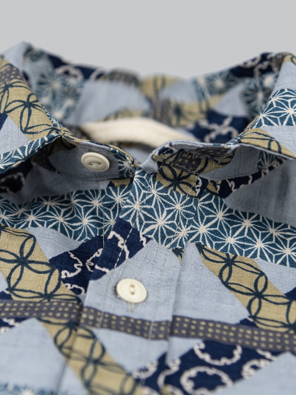 rogue territory maker shirt grey lattice collar closeup