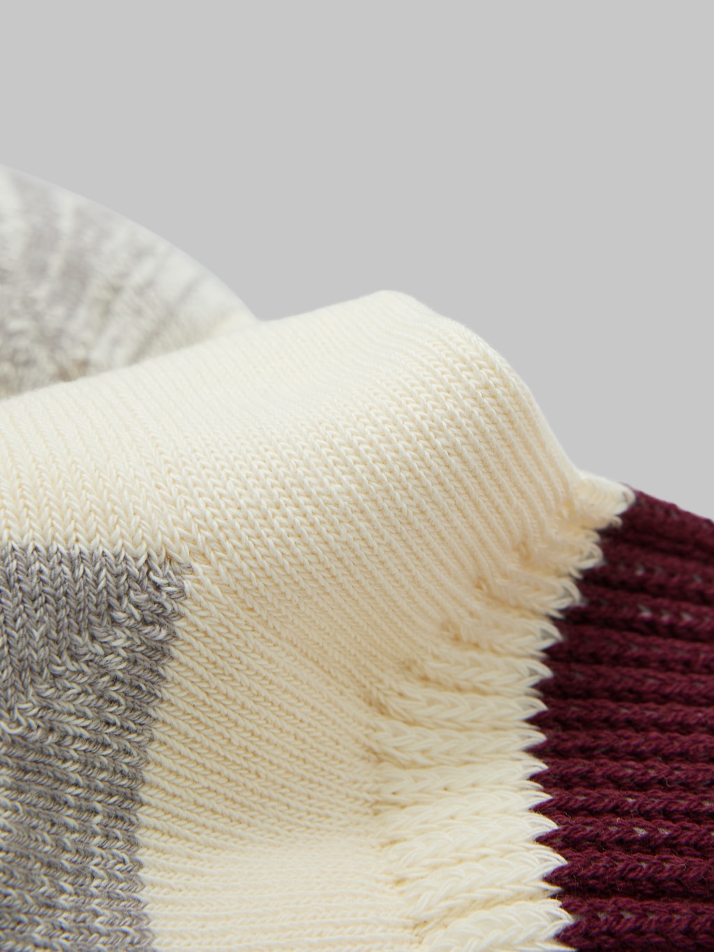 rototo coarse ribbed oldschool crew socks bordeaux yellow texture