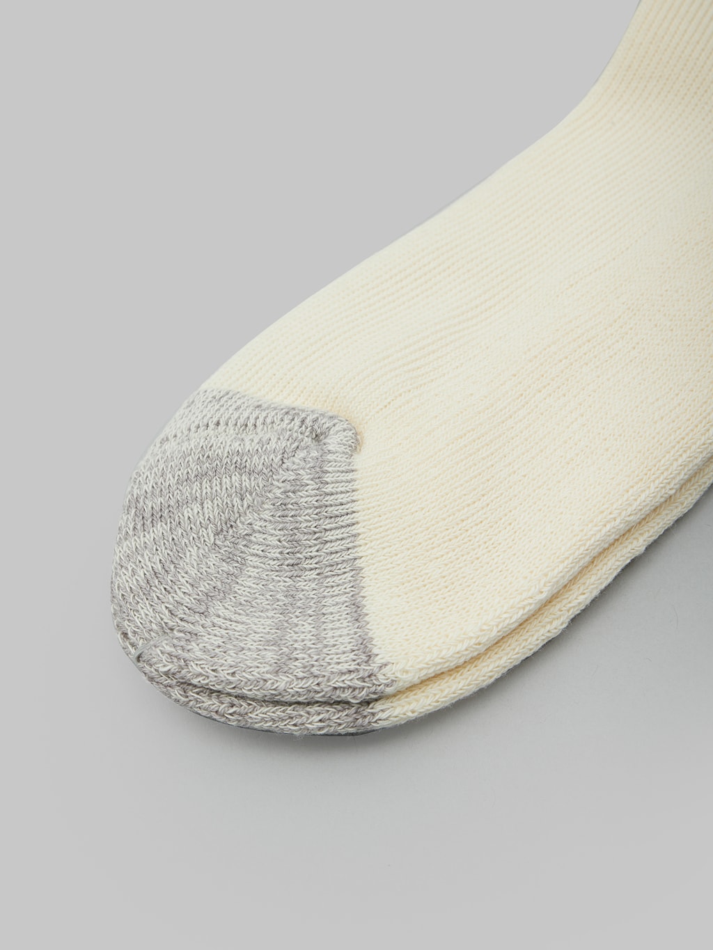 rototo coarse ribbed oldschool crew socks chili red blue toe