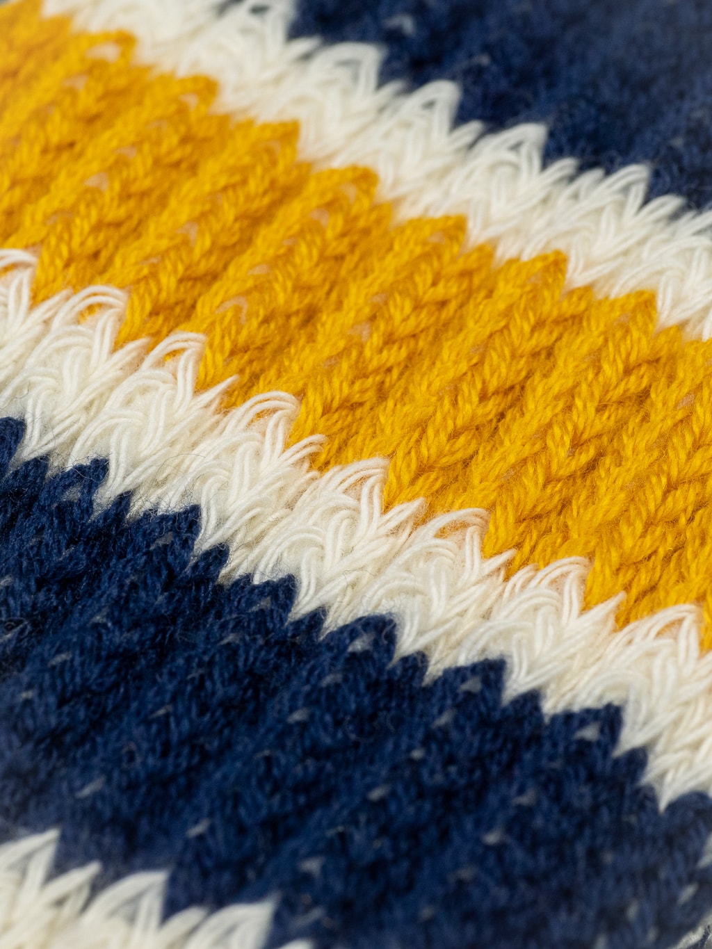 rototo coarse ribbed oldschool crew socks navy yellow fabric closeup