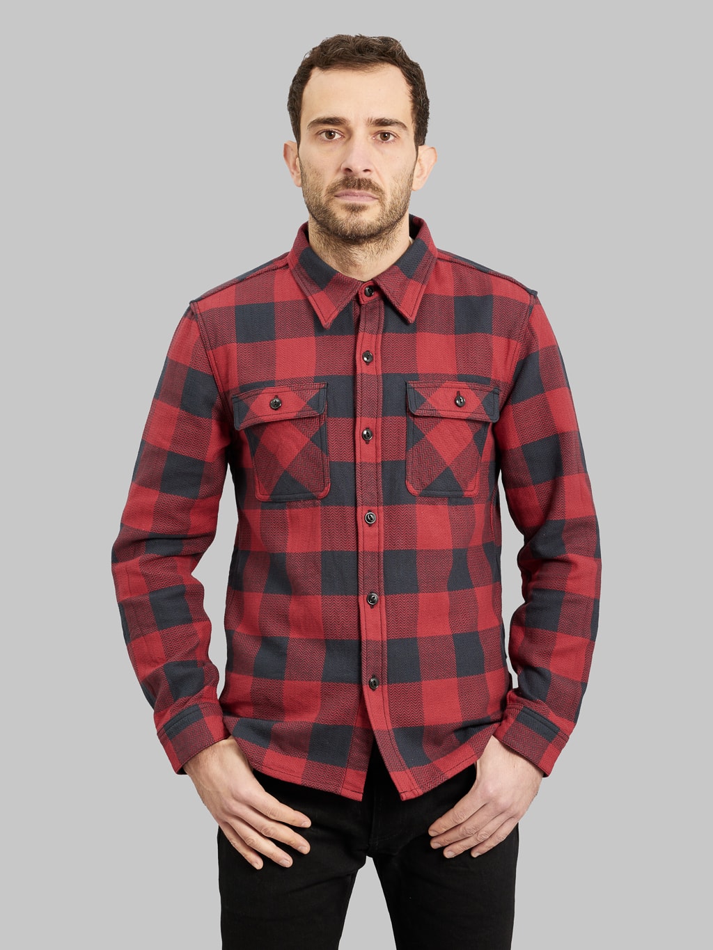the flat head block check flannel shirt black red model front fit