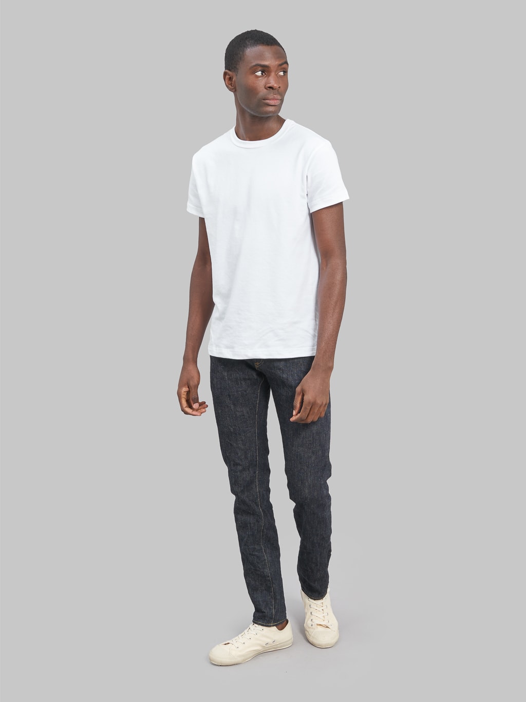 Oni denim kihannen relaxed tapered jeans model front fit
