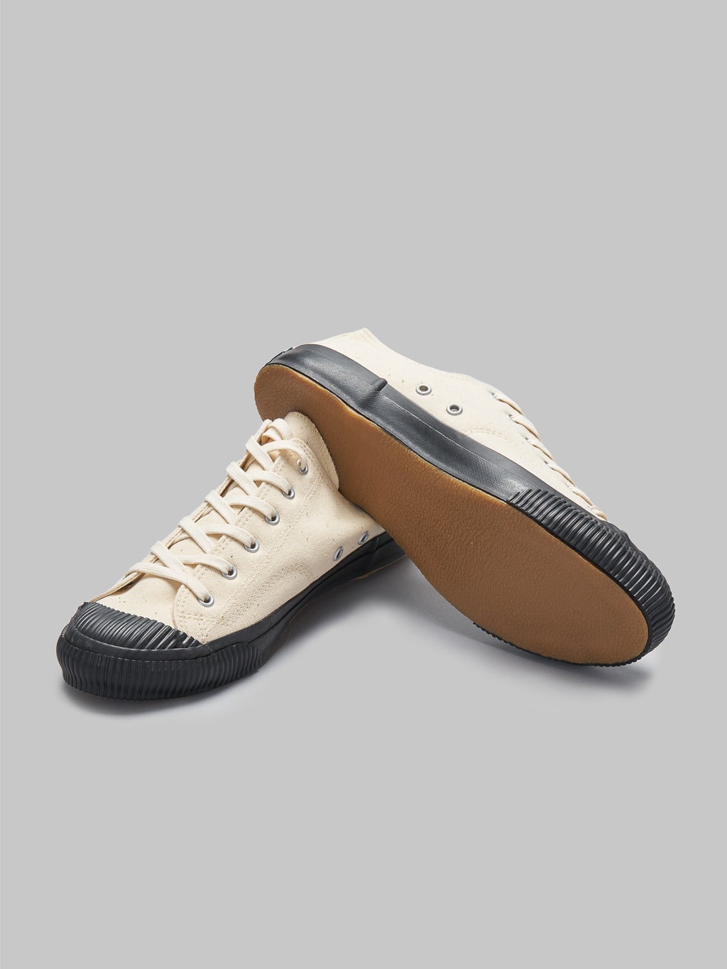 Pras Shellcap low sneakers kinari black gum sole