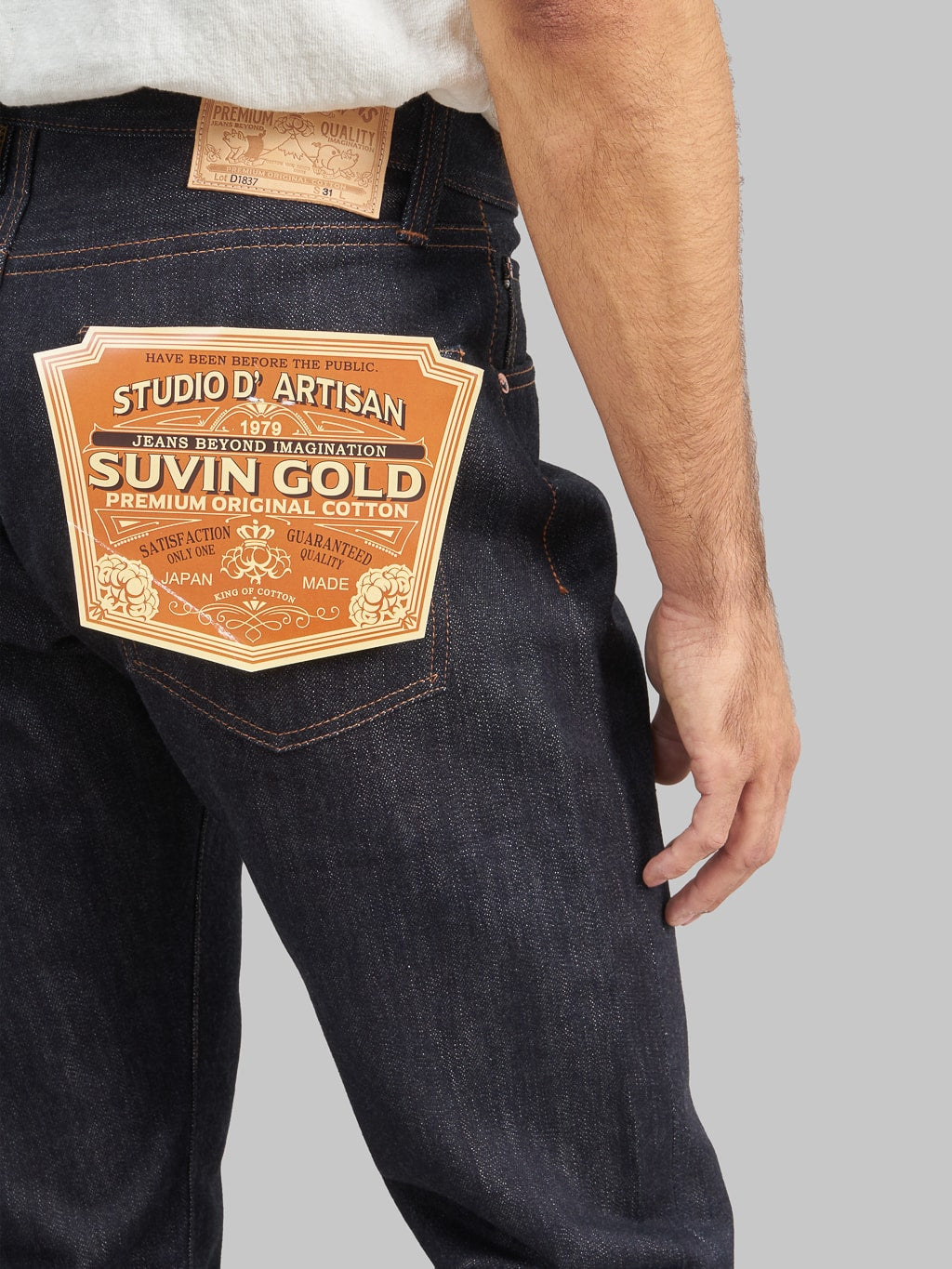 Studio dartisan suvin gold relaxed tapered jeans pocket flasher