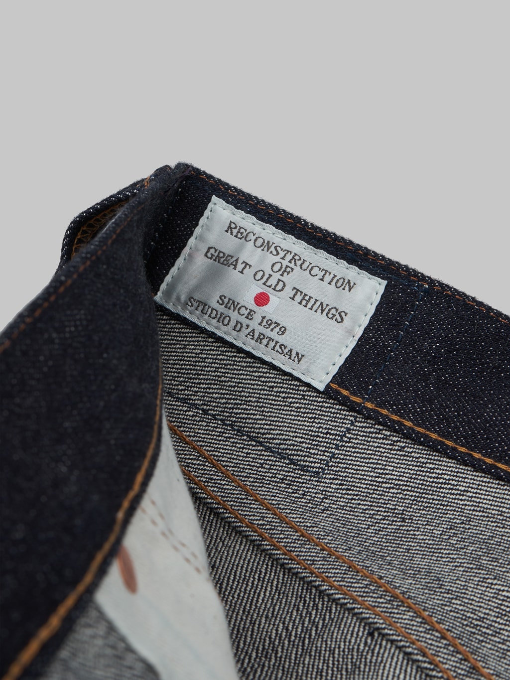 Studio dartisan suvin gold relaxed tapered jeans brand tag
